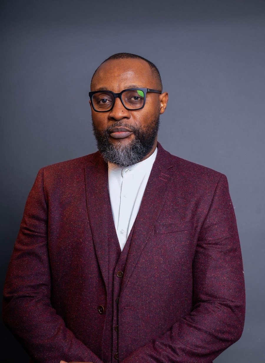 Portrait de BAISS MABIALA, Recteur de l’E.M.O.E, Londres